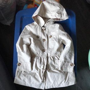 OshKosh Bigosh Trench Coat in tan, 5T gently loved